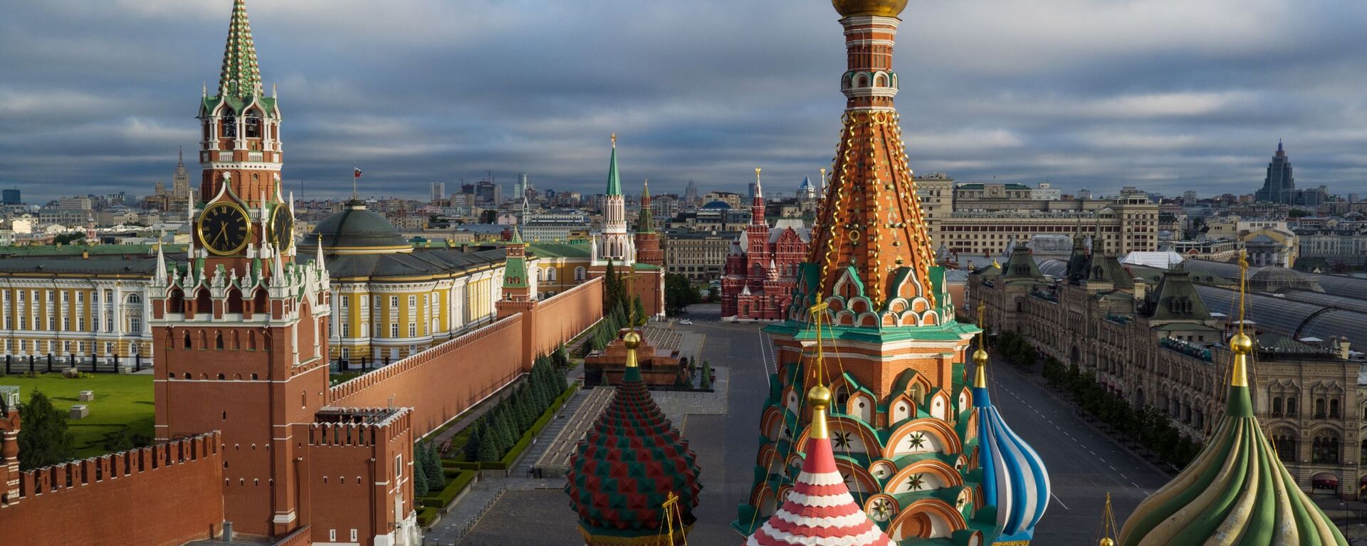 Mái vòm của Nhà thờ Thánh Basil được ban phước trên Quảng trường Đỏ ở Moskva - Sputnik Việt Nam, 1920, 24.10.2022