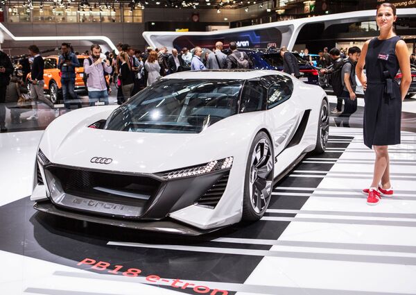Giới thiệu mẫu xe chạy điện mới Audi E-Tron PB18 Quattro tại lễ khai mạc triển lãm ô tô quốc tế Paris Motor Show - Sputnik Việt Nam