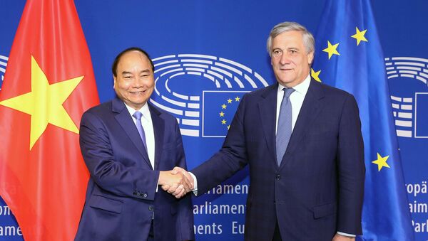 Thủ tướng Nguyễn Xuân Phúc hội kiến với Chủ tịch Nghị viện châu Âu (EP) Antonio Tajani - Sputnik Việt Nam
