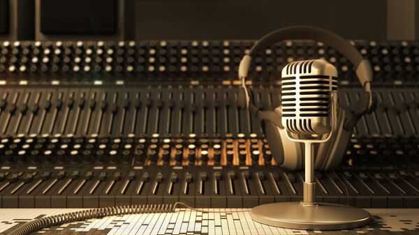 Micro và tai nghe trong studio - Sputnik Việt Nam