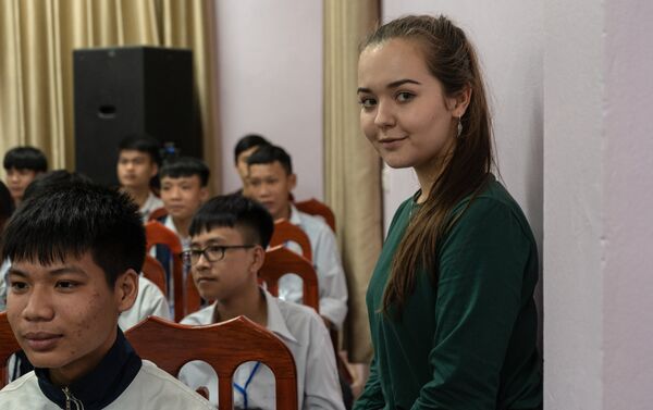 Trung tâm Khoa học và Văn hóa Nga tổ chức sự kiện từ thiện tại trường Hai Bà Trưng - Sputnik Việt Nam