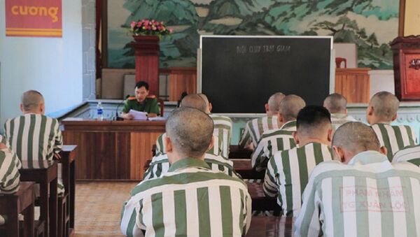 Các phạm nhân tham gia lớp học nội quy tại trại giam Xuân Lộc, Đồng Nai - Sputnik Việt Nam