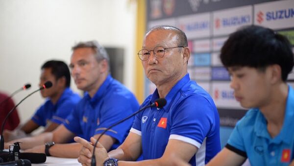 Huấn luyện viên Park Hang-seo và Công Phượng - Sputnik Việt Nam