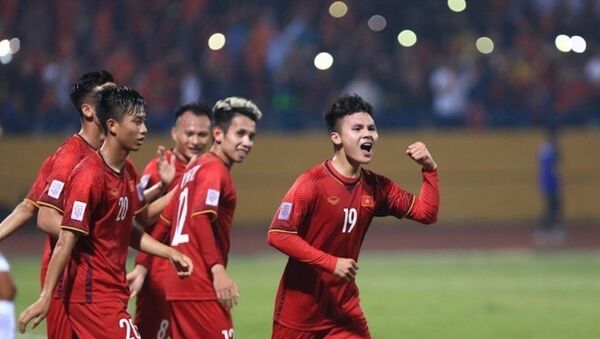 Quang Hải (số 19), tác giả của bàn thắng thứ 2, có khởi đầu thành công khi được đá ở vị trí tiền vệ cánh phải sở trường - Sputnik Việt Nam