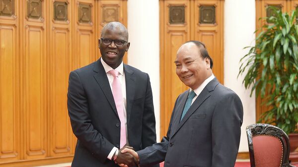 Thủ tướng Nguyễn Xuân Phúc tiếp ông Ousmane Dione, Giám đốc WB tại Việt Nam - Sputnik Việt Nam