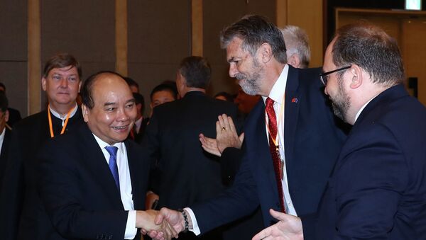 Thủ tướng Nguyễn Xuân Phúc với các đại biểu. - Sputnik Việt Nam