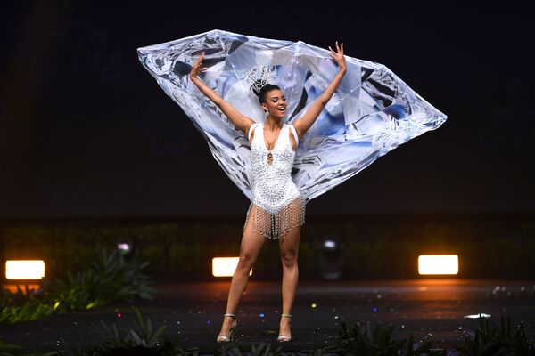 Đại diện Namibia Selma Kamanya trong phần thi Trang phục dân tộc tại Hoa hậu Hoàn vũ 2018 ở Thái Lan - Sputnik Việt Nam
