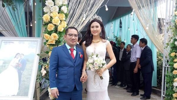Nguyễn Thị Hà trong đám cưới với vị doanh nhân - Sputnik Việt Nam