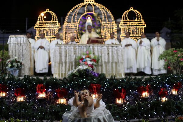 Thánh lễ Giáng sinh tại nhà thờ Công giáo St. Mary ở Dubai - Sputnik Việt Nam