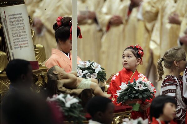 Các tín đồ trong Thánh lễ Giáng sinh tại Vatican - Sputnik Việt Nam