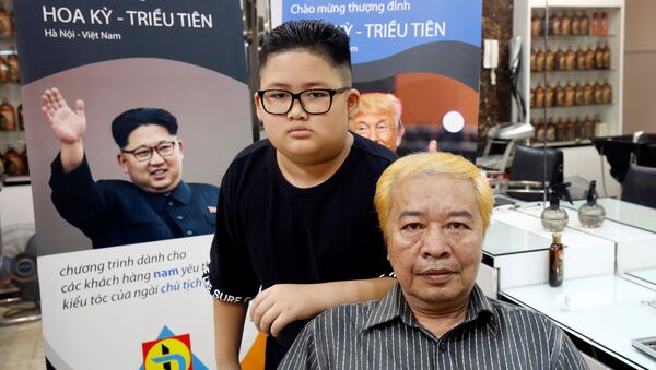 Cắt tóc kiểu Kim và Trump ở Hà Nội - Sputnik Việt Nam