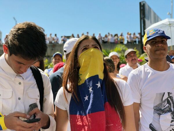 Những người tham gia cuộc biểu tình ở Caracas ủng hộ thủ lĩnh phe đối lập Juan Guaido, tự xưng là tổng thống lâm thời Venezuela - Sputnik Việt Nam