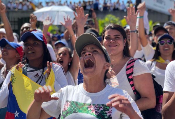 Những người tham gia cuộc biểu tình ở Caracas ủng hộ thủ lĩnh phe đối lập Juan Guaido, tự xưng là tổng thống lâm thời Venezuela - Sputnik Việt Nam