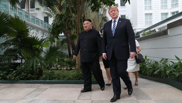 Tổng thống Hoa Kỳ Donald Trump và nhà lãnh đạo Triều Tiên Kim Jong-un tại Hội nghị thượng đỉnh Mỹ- Triều Tiên lần thứ hai tại Hà Nội, Việt Nam - Sputnik Việt Nam