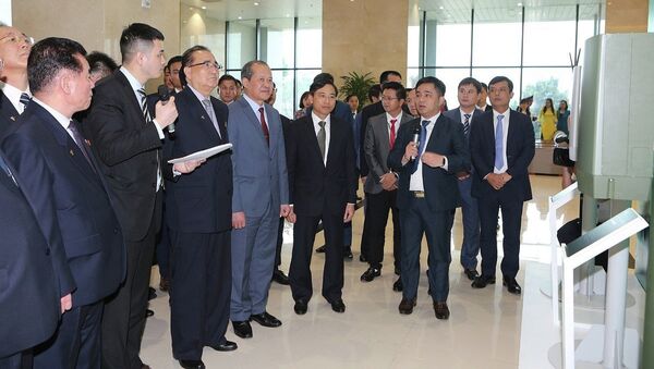 Đoàn đại biểu Đảng Lao động Triều Tiên thăm Tập đoàn Công nghiệp – Viễn thông Quân đội (Viettel) - Sputnik Việt Nam