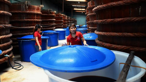Một hãng sản xuất nước mắm truyền thống tại Phú Quốc  - Sputnik Việt Nam