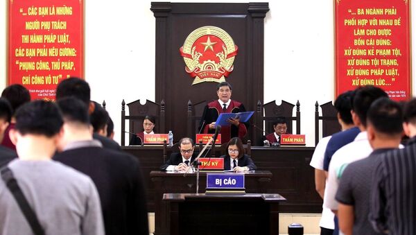 Thẩm phán, Chủ tọa phiên tòa Nguyễn Vinh Quang tuyên bản án phúc thẩm. - Sputnik Việt Nam