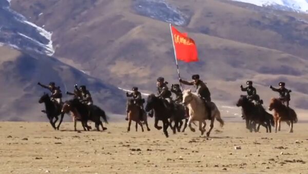 Giáo khoa huấn luyện tấn công hiệu quả của kỵ binh Trung Quốc - Sputnik Việt Nam