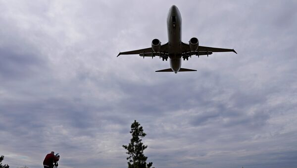 An American Airlines Boeing 737 MAX 8 flight from Los Angeles approaches for landing at Reagan National Airport shortly after an announcement was made by the FAA that the planes were being grounded by the United States in Washington, U.S. March 13, 2019 - Sputnik Việt Nam