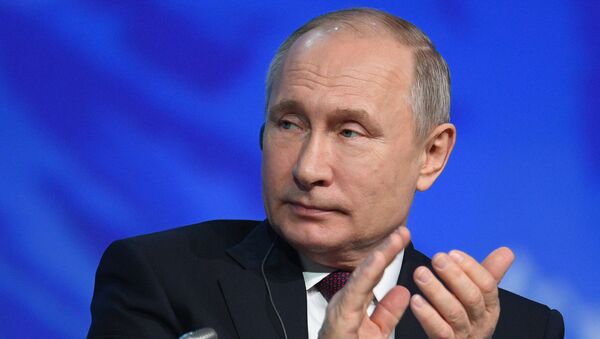 Tổng thống Nga Vladimir Putin tại Diễn đàn Bắc cực quốc tế lần thứ V - Sputnik Việt Nam