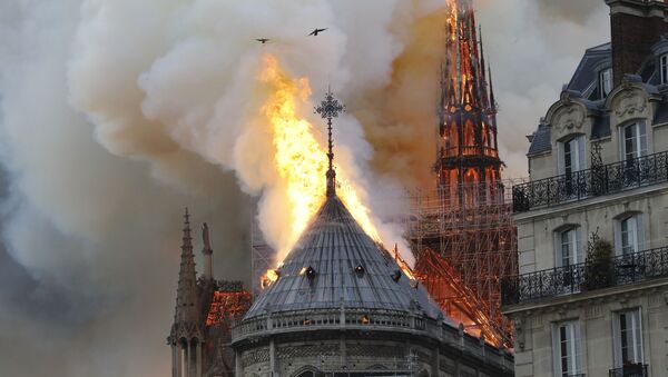 Cháy lớn tại Nhà thờ Đức Bà Paris - Sputnik Việt Nam