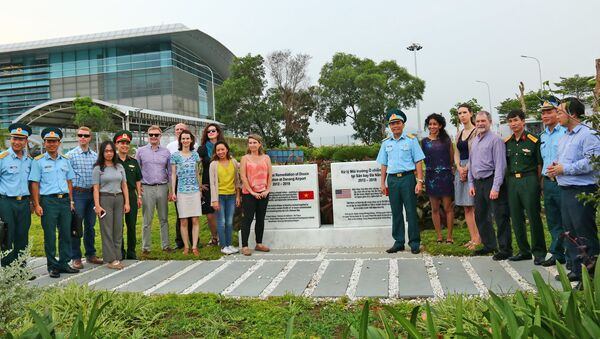 Đoàn trợ lý Nghị sĩHoa Kỳ thăm địa điểm Dự án “Xử lý môi trường ô nhiễm dioxin tại sân bay Đà Nẵng” - Sputnik Việt Nam