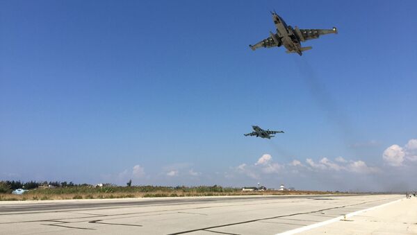 Chiến đấu cơ của Nga cất cánh từ sân bay Hmeymim, Syria. - Sputnik Việt Nam