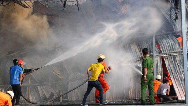 Bình Dương : Cháy lớn tại một công ty trong khu công nghiệp Mỹ Phước 2 của thị xã Bến Cát - Sputnik Việt Nam