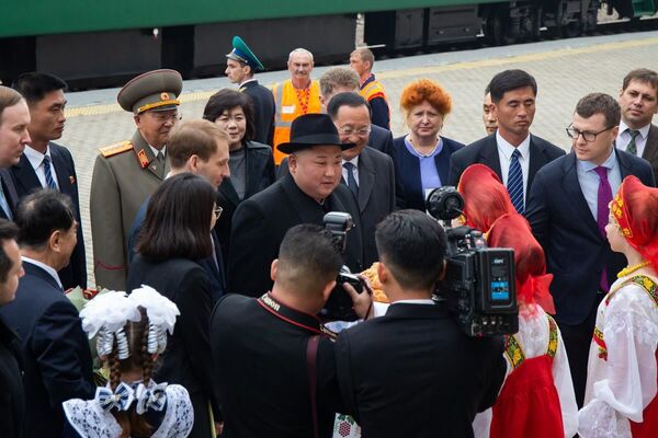 Nhà lãnh đạo Triều Tiên Kim Jong-un tại nhà ga Khassan ở Khu vực Primorsky - Sputnik Việt Nam