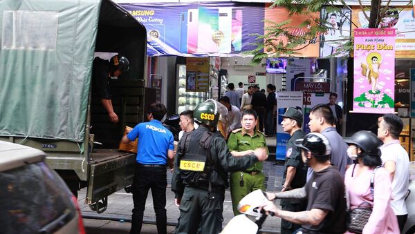 Cục Cảnh sát điều tra tội phạm về tham nhũng kinh tế buôn lậu (C03), Bộ Công an đã khám xét toàn bộ hệ thống cửa hàng điện thoại Nhật Cường Mobile - Sputnik Việt Nam