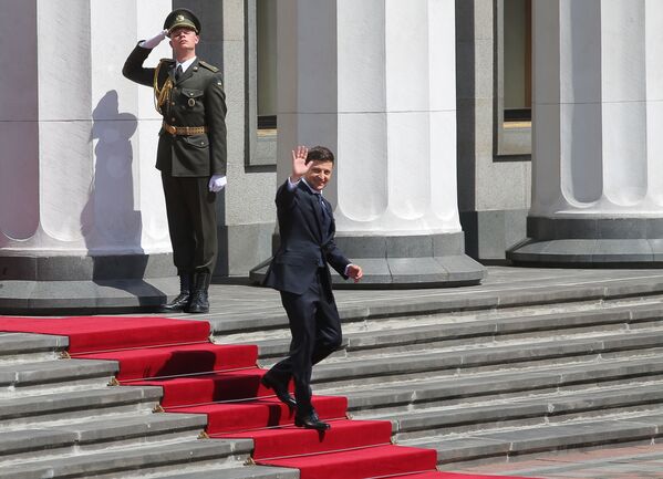 Tổng thống Ukraina Vladimir Zelensky sau lễ nhậm chức diễn ra tại tòa nhà Verkhovna Rada ở Kiev - Sputnik Việt Nam