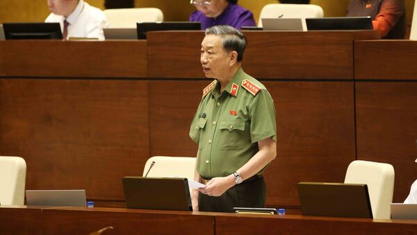 Đại tướng, Bộ trưởng Bộ Công an Tô Lâm trả lời chất vấn của đại biểu Quốc hội.  - Sputnik Việt Nam