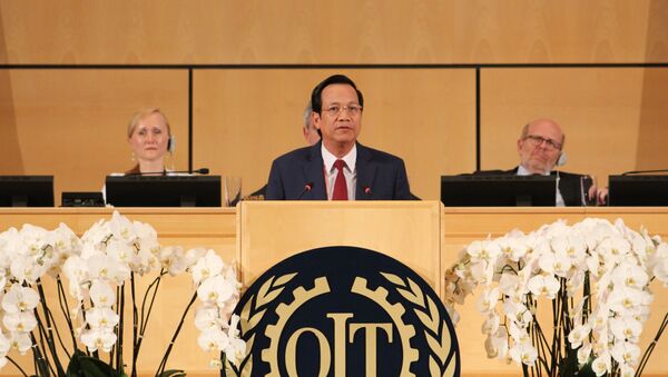 Bộ trưởng Lao động-Thương binh và Xã hội, Đào Ngọc Dung, phát biểu tại phiên họp toàn thể.  - Sputnik Việt Nam
