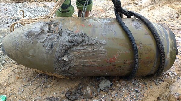 Bom hơn 3 tạ nằm giữa sông ở Nghệ An - Sputnik Việt Nam