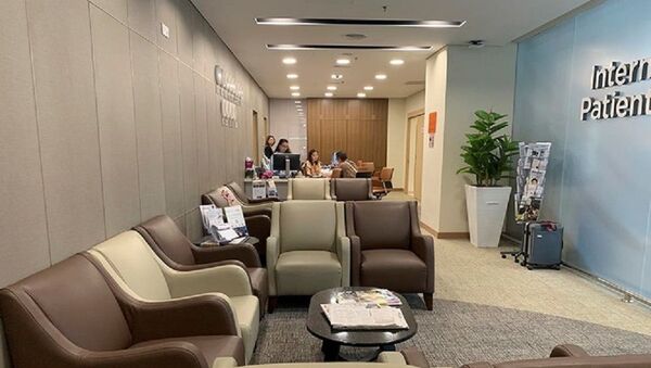  Bằng chính sách quảng bá trong năm 2018, các bệnh viện tư nhân ở Malaysia đã đón hơn 14 nghìn người Việt sang khám chữa bệnh tại đây (Trong ảnh, phòng chờ cho bệnh nhân nước ngoài đến khám tại Sunway Medical Centre)  - Sputnik Việt Nam