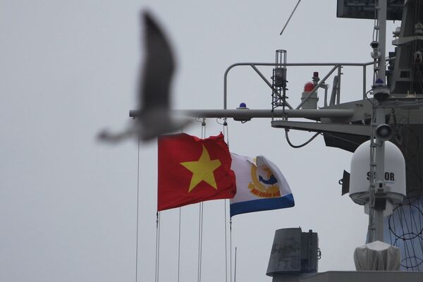 Nghi thức long trọng chào đón tàu khu trục Quang Trung  của Lực lượng Hải quân Việt Nam tại Vladivostok - Sputnik Việt Nam