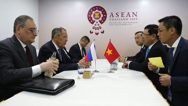 Bộ trưởng Ngoại giao Việt Nam và Nga thảo luận về tương tác trong chính sách đối ngoại  - Sputnik Việt Nam