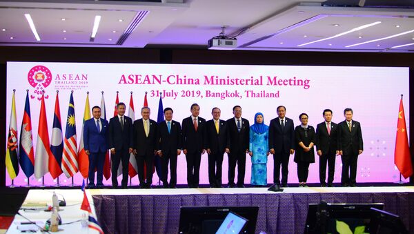 Các Bộ trưởng Ngoại giao ASEAN-Trung Quốc chụp ảnh chung - Sputnik Việt Nam