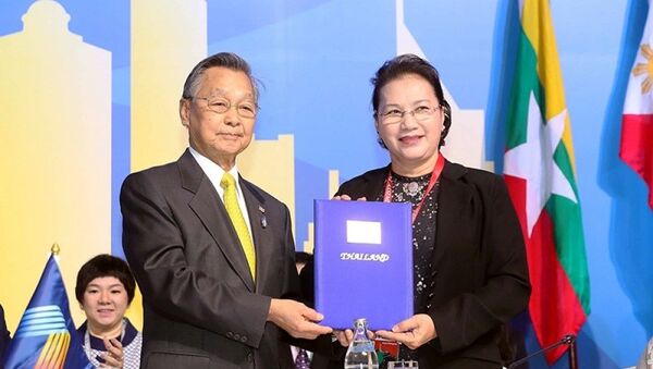 Chủ tịch QH Nguyễn Thị Kim Ngân tiếp nhận chức Chủ tịch AIPA 41 từ Thái Lan. - Sputnik Việt Nam