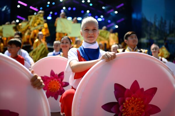 Màn biểu diễn của các nghệ sĩ tại buổi khai mạc triển lãm Phố Viễn Đông trong khuôn khổ EEF V - Sputnik Việt Nam