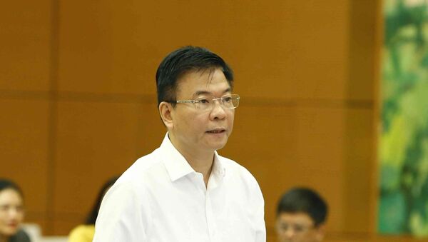 Bộ trưởng Bộ Tư pháp Lê Thành Long trình bày báo cáo. - Sputnik Việt Nam