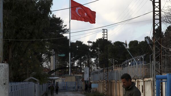 Cờ Thổ Nhĩ Kỳ ở biên giới Thổ Nhĩ Kỳ-Syria - Sputnik Việt Nam