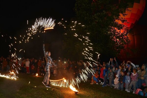 Trình diễn lửa tại lễ hội khinh khí cầu ở Công viên Solohaul (Sochi) - Sputnik Việt Nam