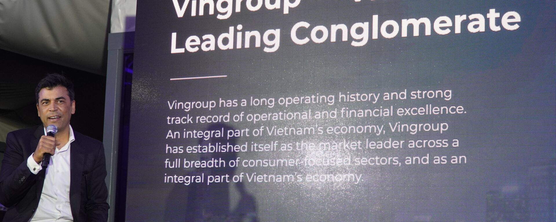 Phó TGĐ của VINGROUP Mantosh Malhotra giới thiệu về Tập đoàn VINGROUP tại Nga - Sputnik Việt Nam, 1920, 10.11.2022
