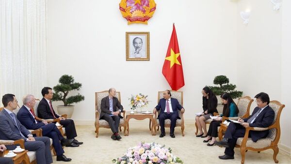 Thủ tướng Nguyễn Xuân Phúc tiếp ông Steve Bates và các doanh nghiệp đầu tư vào Việt Nam. - Sputnik Việt Nam