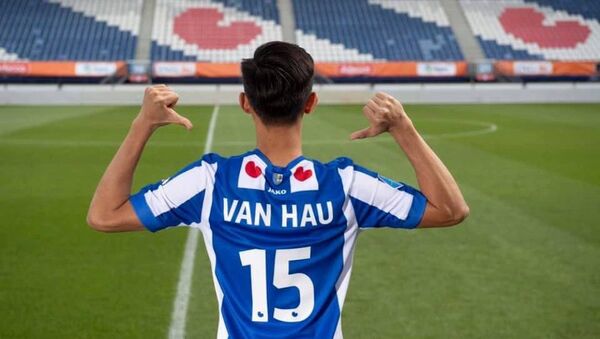 Văn Hậu trên sân vận động Jong Heerenveen - Sputnik Việt Nam