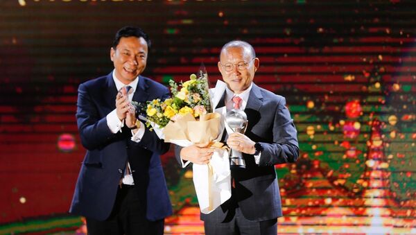 Huấn luyện viên đội tuyển Việt Nam Park Hang-seo đoạt giải Huấn luyện viên đội tuyển nam của năm - Sputnik Việt Nam