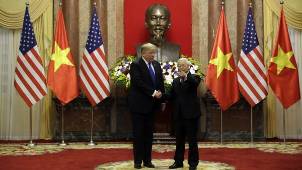 Tổng thống Donald Trump với Tổng Bí thư Đảng Cộng sản Việt Nam Nguyễn Phú Trọng tại Phủ Chủ tịch tại Hà Nội - Sputnik Việt Nam