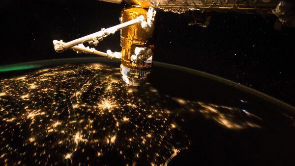 ISS trên nền màn đêm của Trái đất - Sputnik Việt Nam