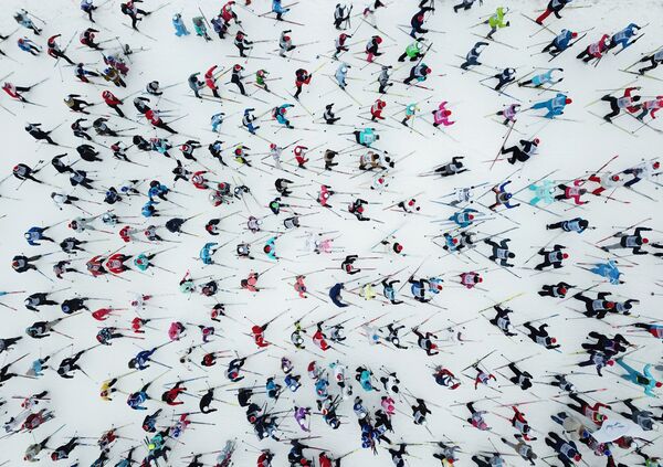 Những người tham gia Cuộc đua trượt tuyết quần chúng toàn Nga Trượt tuyết Nga - 2019 tại tỉnh Moskva - Sputnik Việt Nam